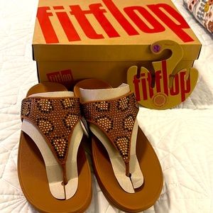 EUC Lulu Leopard Crystal Bronze N99-012-080 patent microfiber thongs Size 10